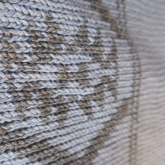 360 Sweater Poncho with fringe - Picture 5 of 5